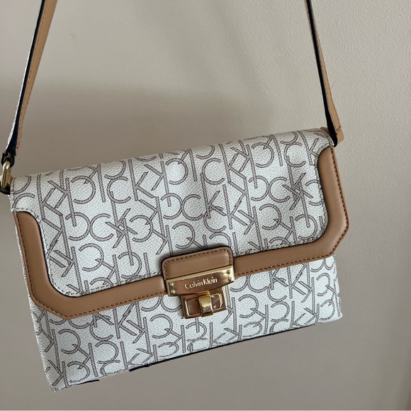 Calvin Klein Handbags - Calvin Klein Crossbody Purse